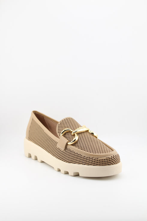 Luz da lua Perforated Loafer with Gold Buckle